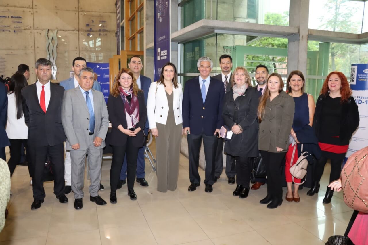 El Miercoles 9 de Noviembre fuimos parte del seminario “Cooperativas: Su impacto en el Chile de hoy y mañana”, organizado por la Asociación Nacional de Cooperativas de Chile (ANCCh) y la Facultad de Economía y Negocios de la Universidad de Chile (FEN). Esto, para conmemorar el Día Nacional de las Cooperativas.