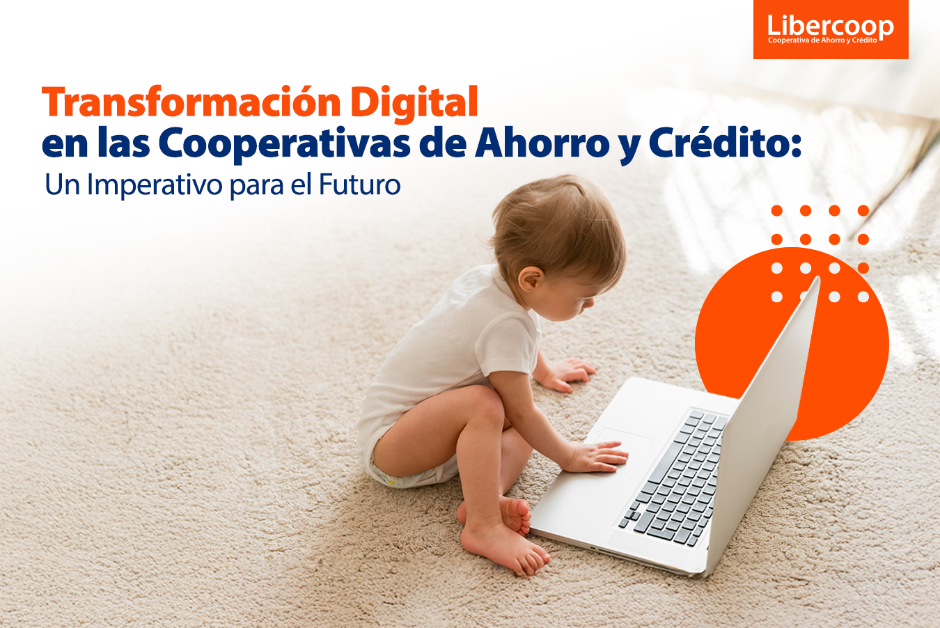 Bebé sobre una alfombra, frente a un computador portátil. Título del artículo 